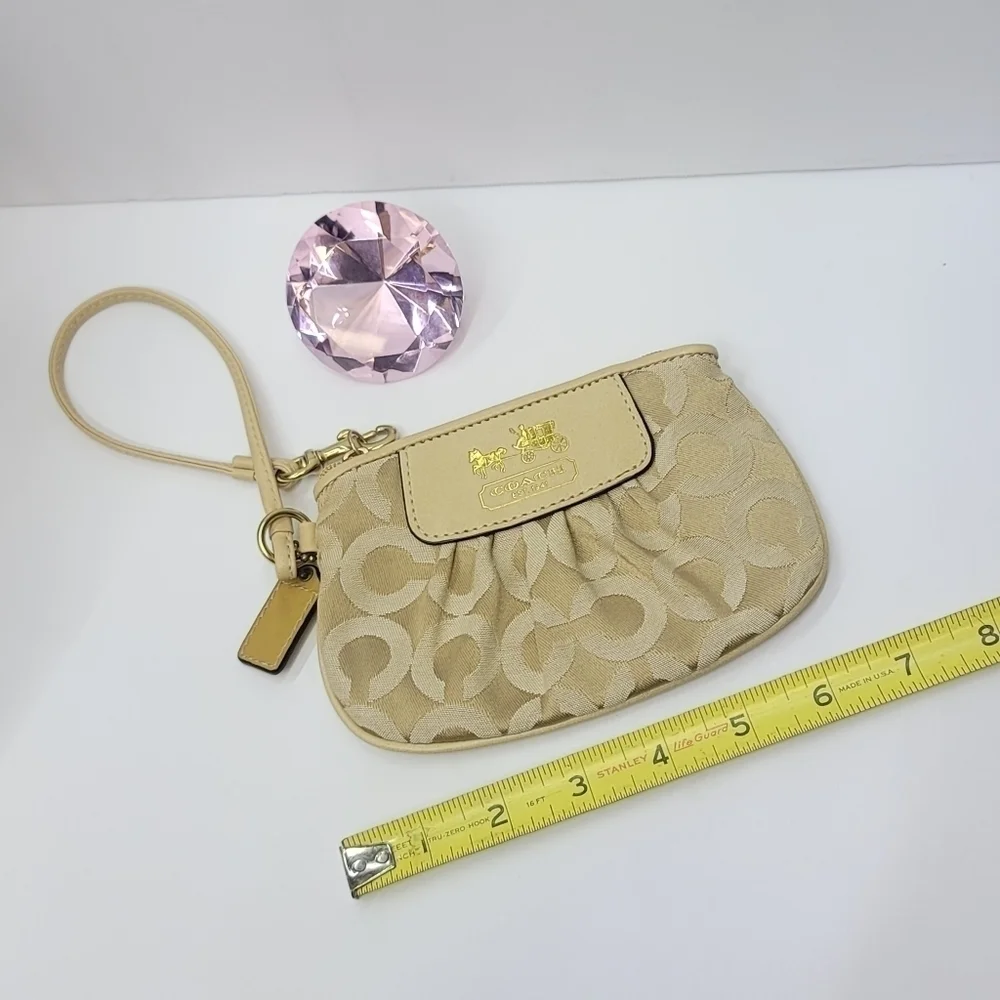 COACH WOMEN SIGNATURE WRISTLET TAN